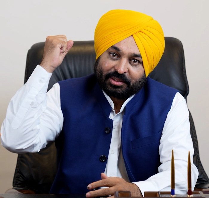 Bhagwant Mann criticizes Sukhbir Badal Bhagwant Mann criticizes Sukhbir Badal